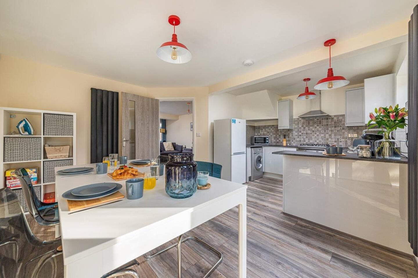 Dudley-Hospital-3Bed-Parking-Long Stay-Contractor Брирли Хилл Экстерьер фото