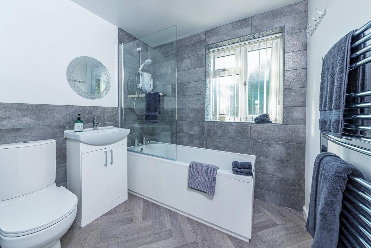 Dudley-Hospital-3Bed-Parking-Long Stay-Contractor Брирли Хилл Экстерьер фото