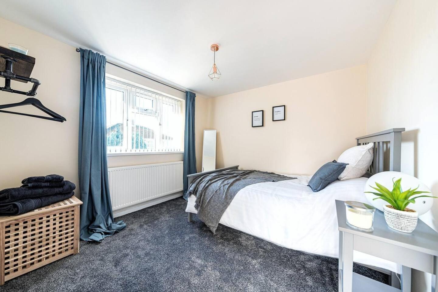 Dudley-Hospital-3Bed-Parking-Long Stay-Contractor Брирли Хилл Экстерьер фото