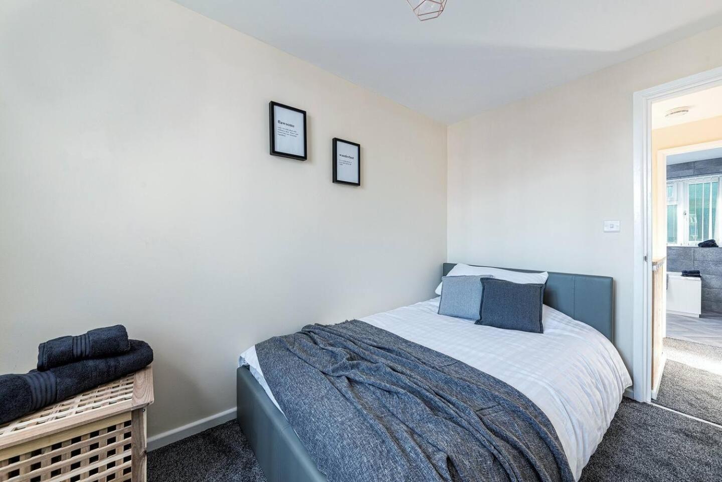 Dudley-Hospital-3Bed-Parking-Long Stay-Contractor Брирли Хилл Экстерьер фото
