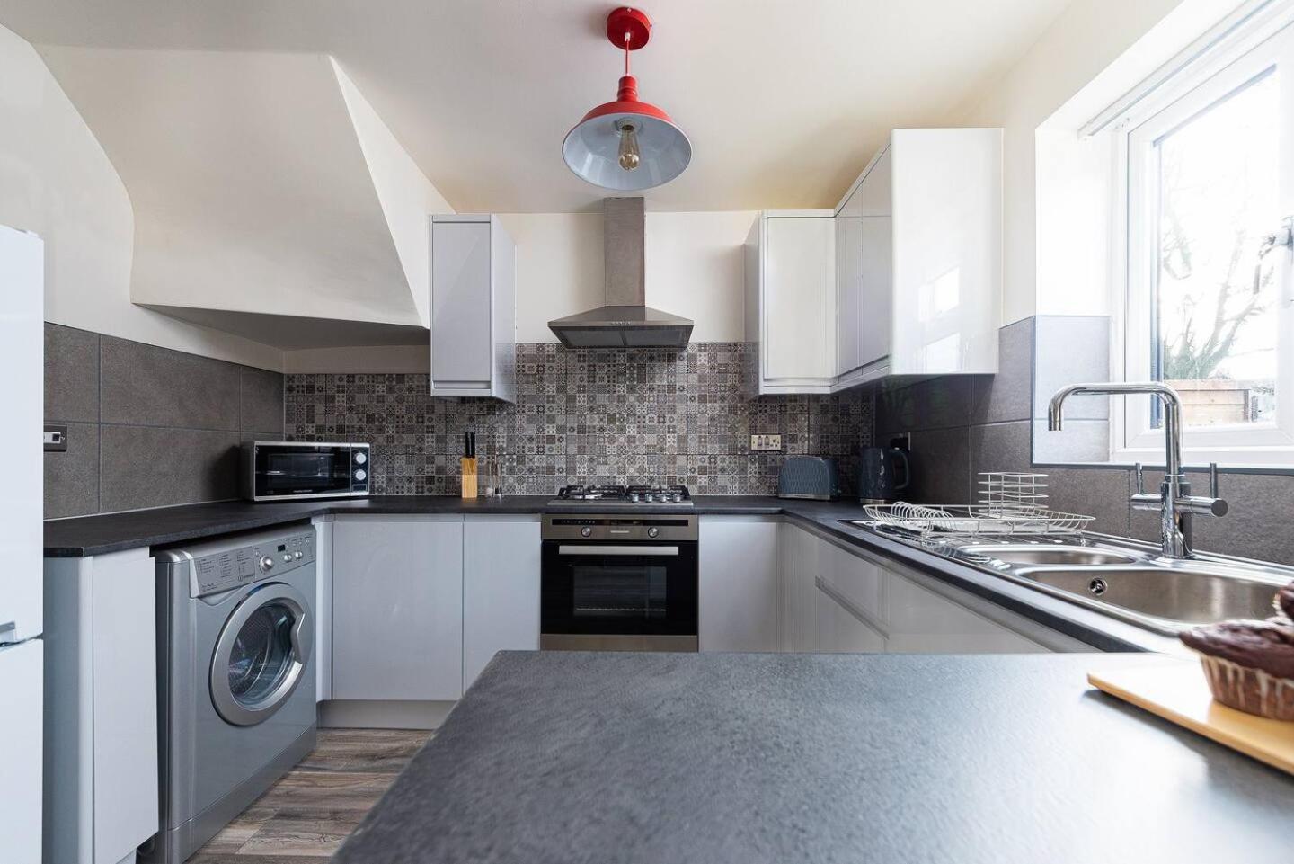 Dudley-Hospital-3Bed-Parking-Long Stay-Contractor Брирли Хилл Экстерьер фото